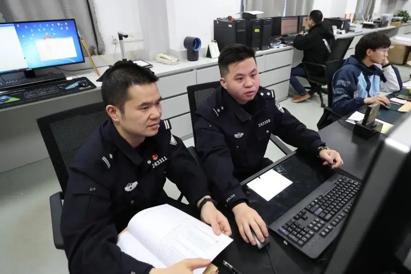 和平精英开挂完美透视_和平精英透视挂先试用链接下载_和平精英透视挂稳定版
